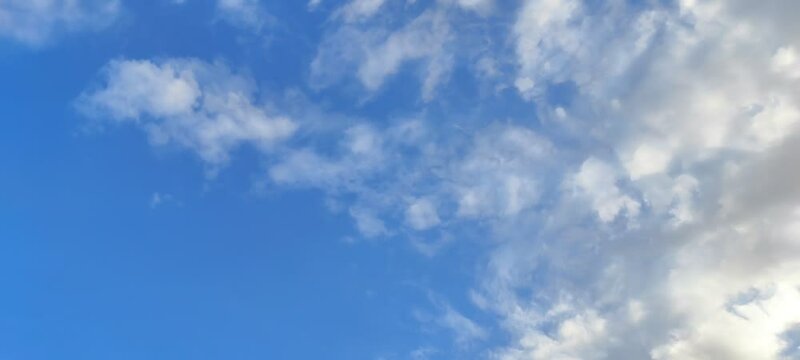 Time-lapse background animation
Beautiful clouds on blue sky, nature background, cloud movement