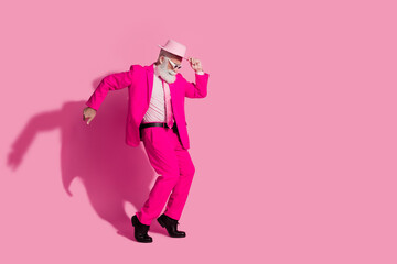 Full size photo of cool santa claus male macho dance touch hat dressed sunglass trendy pink suit isolated over pastel color background