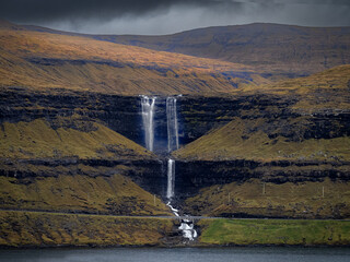 F&auml;r&ouml;er Inseln , Fossa, der gr&ouml;&szlig;te Wasserfall der Insel Streymoy und eine Touristenattraktion
