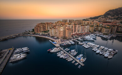 Fototapeta premium Luxury yachts docked at a marina during sunset in a coastal city