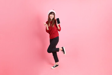 20s woman in red T-shirt