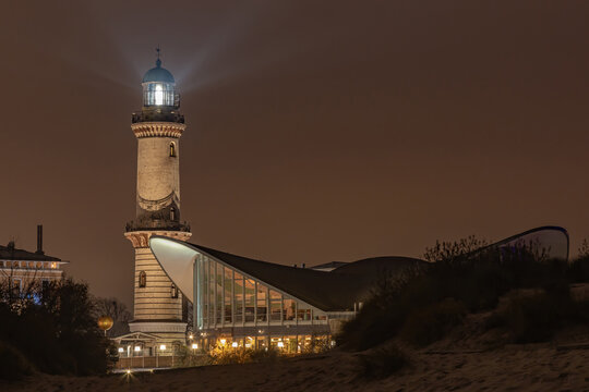 Abend am Leuchtturm Warnem&uuml;nde