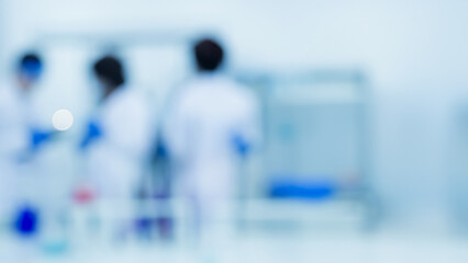 Obraz premium Defocused View of Scientists Working in a Research Laboratory Blurred Baclground With Copyspace