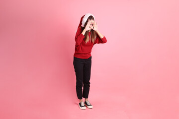 20s woman in red T-shirt