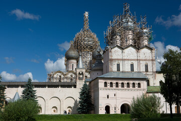 Obraz premium Russia Yaroslavl region Rostov Rostov Kremlin on a cloudy summer day
