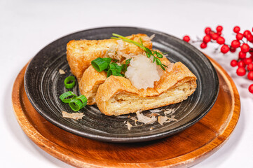 焼いた栃尾あぶらげ　大根おろし添え