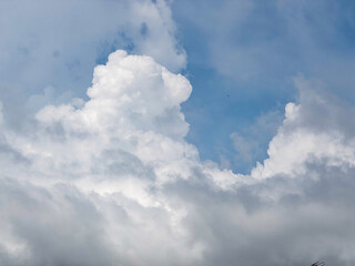 Obraz premium Big clouds floating in the sky Forming together into rain clouds in the afternoon