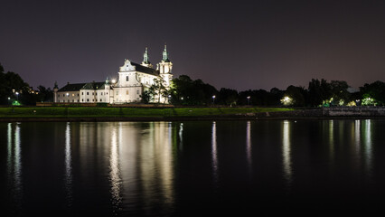 Kraków nocą i kościół św. Michala Archaniola i św. Stanisława  © DRONE QUEST