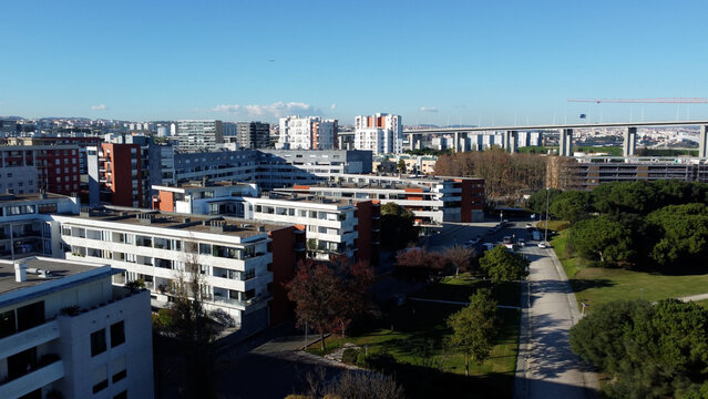 parque das na&ccedil;&otilde;es torre arranha ceus rio tejo