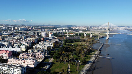 Obraz premium ponte vasco da gama rio tejo lisboa