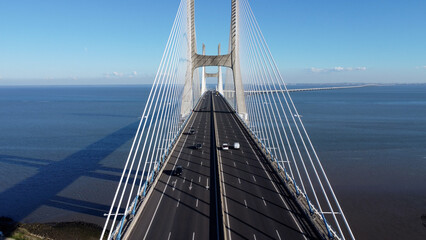 Obraz premium ponte vasco da gama, lisboa, portugal, imagens aéreas