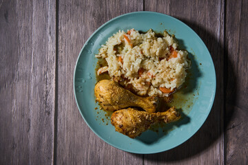 Chicken drumsticks with rice and vegetables
