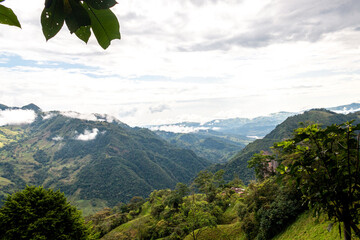 Entre Cumbres y Valles: La Magia de las Montañas © Felipe