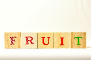 文字の入ったブロック　～FRUIT～
