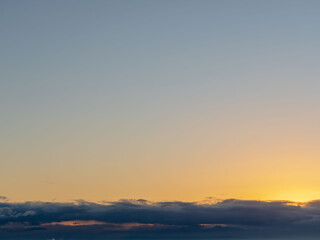 雲から太陽が登ってくるまでのひと時12