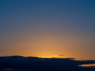 雲から太陽が登ってくるまでのひと時01
