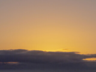 Fototapeta premium 雲から太陽が登ってくるまでのひと時20