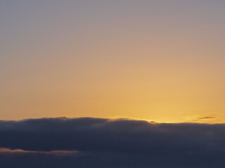 雲から太陽が登ってくるまでのひと時16
