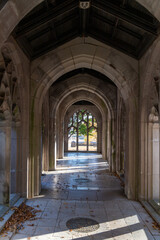 Fototapeta premium Washington Memorial Chapel , narrow hallway with arched windows and a stone ceiling