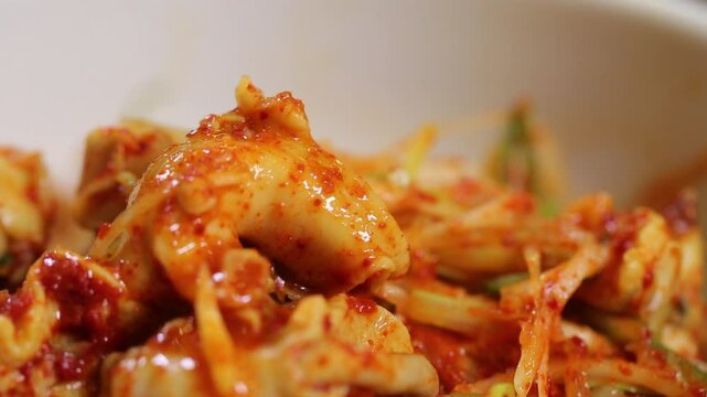파채와 아귀포가 함께 들어간 골뱅이무침
