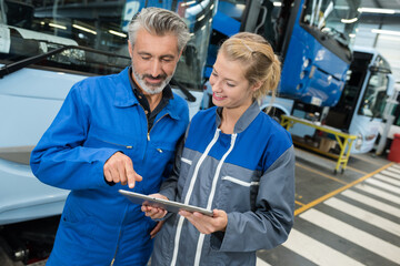 bus mechanics relaxing using tablet