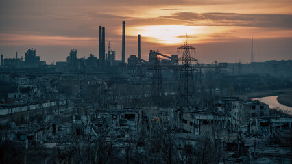 Obraz premium destroyed and burned houses in the city in Ukraine