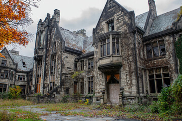 Fototapeta premium Abandoned mansion with overgrown vegetation in an autumn setting