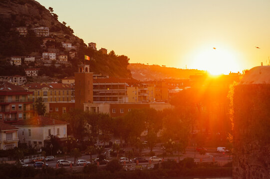 Lev&eacute; de soleil sur vintimille