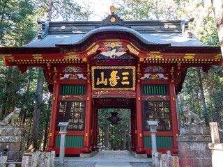 三峯神社山門