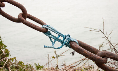 Rope repair to rusty chain
