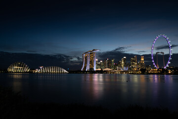 Fototapeta premium Singapore city skyline at night