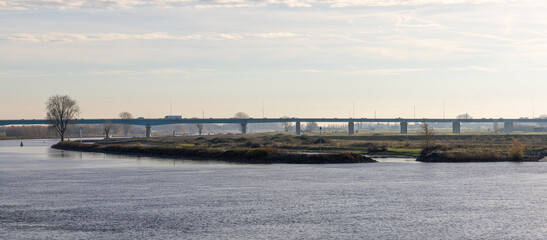 Obraz premium Panorama of the Hagesteinsebrug is a bridge over the Lek river that is part of the Rijksweg A27 between Vianen and Nieuwegein in the Dutch province of Utrecht.