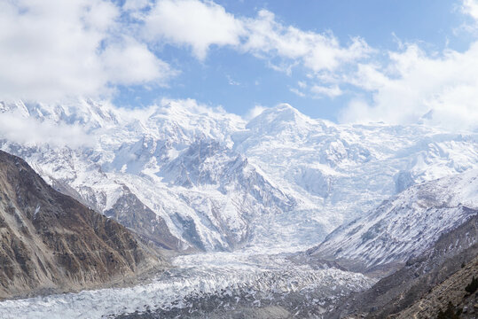 Majestic Nanga Parbat: Snow-Capped Peaks of Pakistan&rsquo;s Alpine Serenity