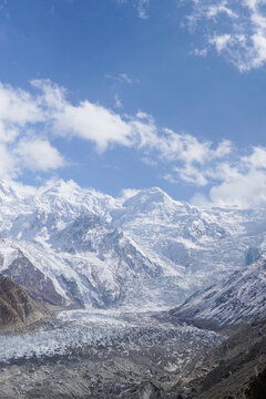 Majestic Nanga Parbat: Snow-Capped Peaks of Pakistan&rsquo;s Alpine Serenity