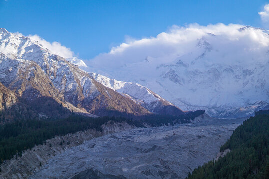 Majestic Nanga Parbat: Snow-Capped Peaks of Pakistan&rsquo;s Alpine Serenity