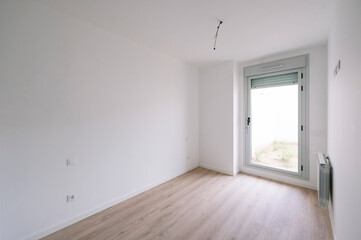 Obraz premium Empty and bright apartment, new wooden floors, modern.