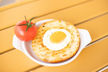 Egg with tomato 