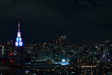 静寂の中の都市、青と黒の交響曲_015