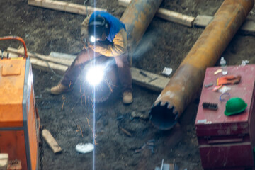 Men Welding Pipe-01