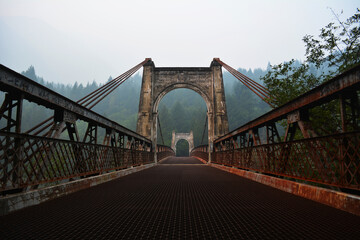 Obraz premium suspension bridge over the river
