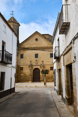 Obraz premium Historic stone building in a narrow European street with blue sky