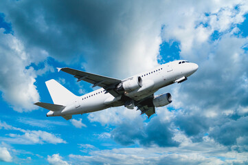 Obraz premium Airplane with blank livery flying in the sky - travel background with airplane in the flight
