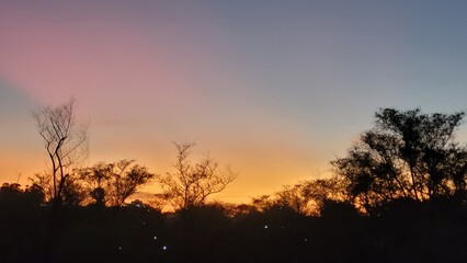 Naturaleza: noche escarlata