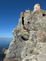 veduta del castello della Dragonara a Camogli, grazioso borgo marinaro della riviera di levante in Liguria