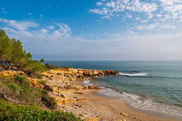 Blick auf die Cala Blanca in Alcossebre, Provinz Castellón, Autonome Gemeinschaft Valencia, Spanien