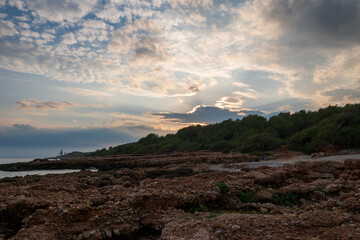 Abendsteimmung am Ufer des Mittel meeres in Alcossebre, Provinz Castellón, Autonome Gemeinschaft...