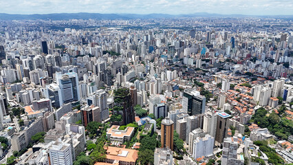 Fototapeta premium Visão aérea dos prédios e construções no centro da cidade de são paulo drone