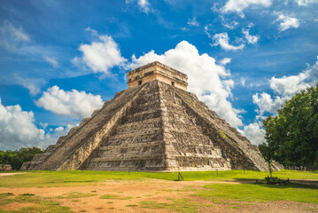 El Castillo, Temple of Kukulcan, Chichen Itza, mexico