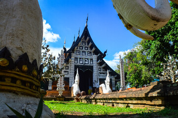 Obraz premium Old Chapel Lanna Architecture at Lok Molee Temple, Symbols of Buddhism, South East Asia at Chiang Mai, Northern Thailand