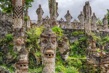 Located in Leping village, Guiyang, Yelang Valley has been built by Chinese artist Song Peilun.